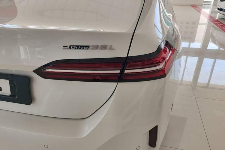 Used BMW i5 2025 eDrive 35L M Sport Package Right Rear Taillight