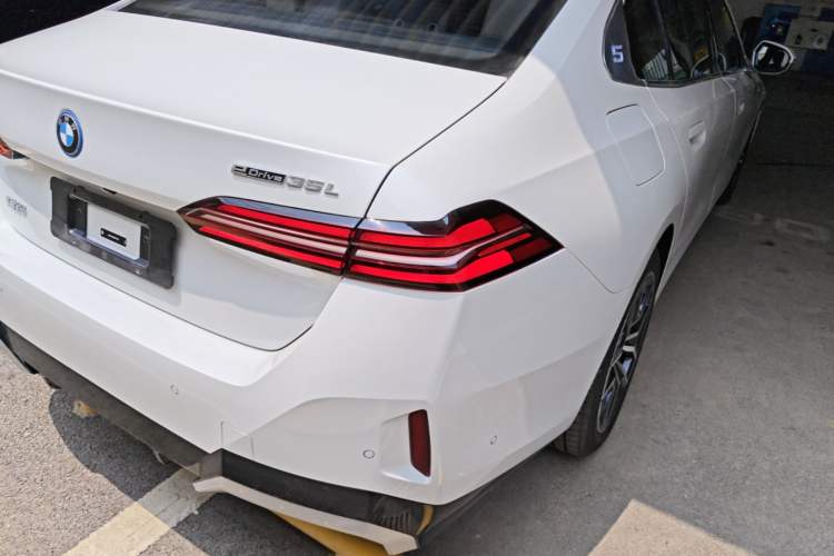 Used BMW i5 2025 eDrive 35L M Sport Package Right Rear Taillight