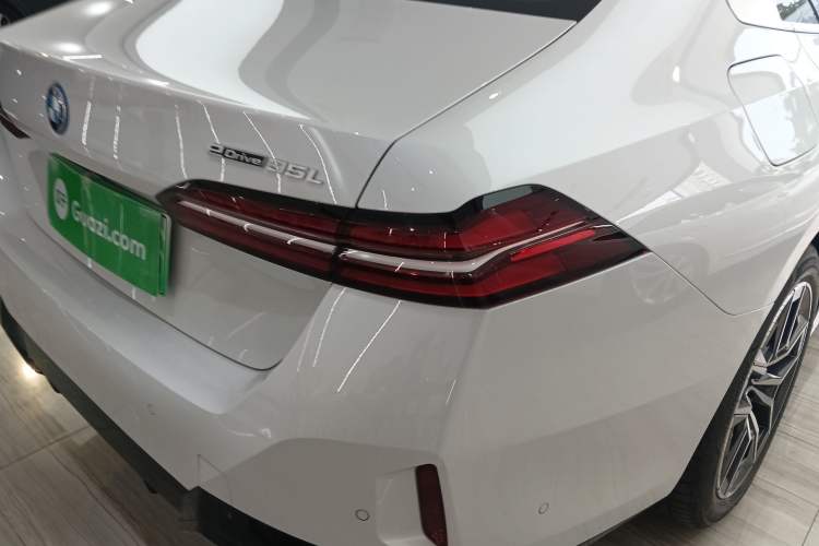Used BMW i5 2025 eDrive 35L M Sport Package Right Rear Taillight