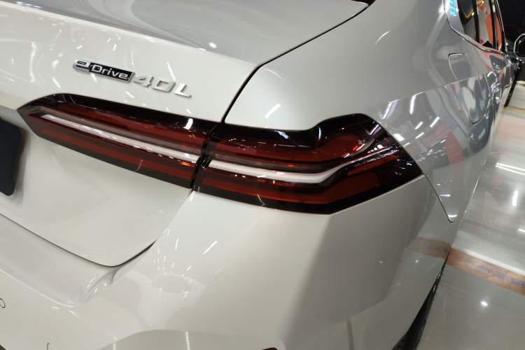 Used BMW i5 2025 eDrive 40L M Sport Package Right Rear Taillight