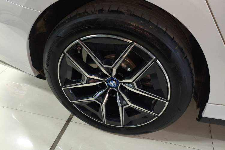 Used BMW i5 2025 eDrive 40L M Sport Package Right Rear Wheel Hub
