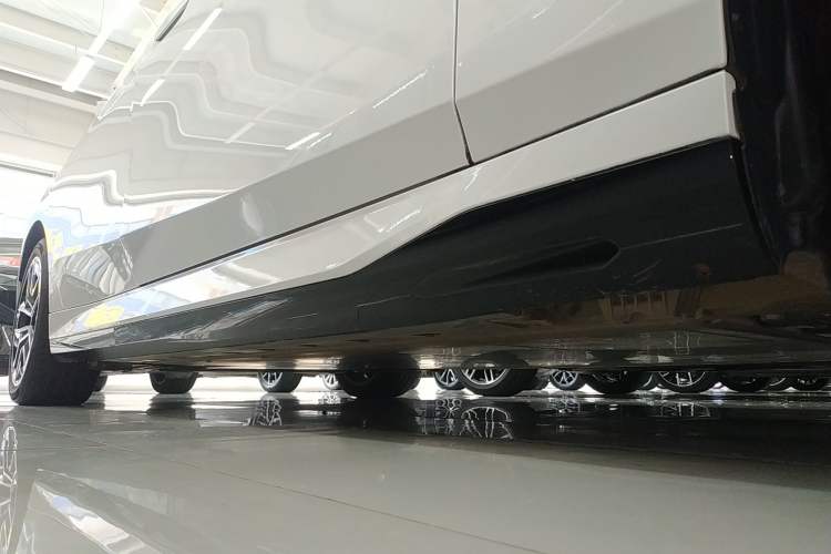 Used BMW i5 2025 eDrive 40L M Sport Package Right Side Sill