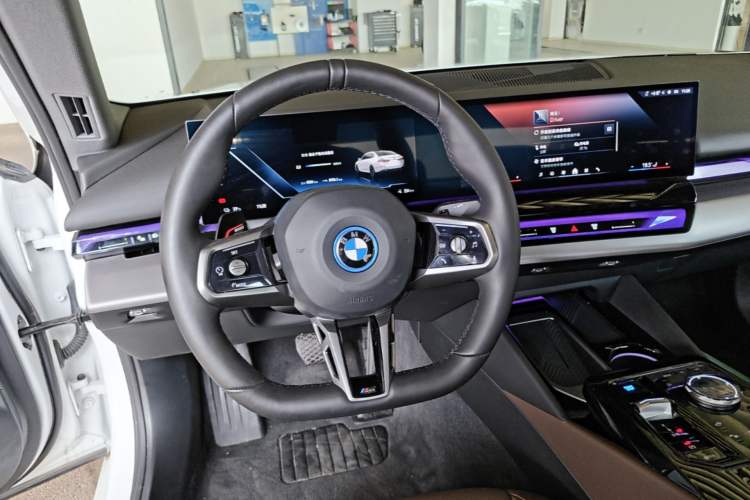Used BMW i5 2025 eDrive 35L M Sport Package Steering Wheel