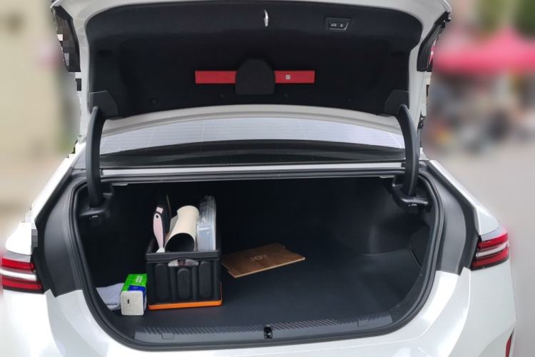 Used BMW i5 2025 eDrive 40L M Sport Package Trunk