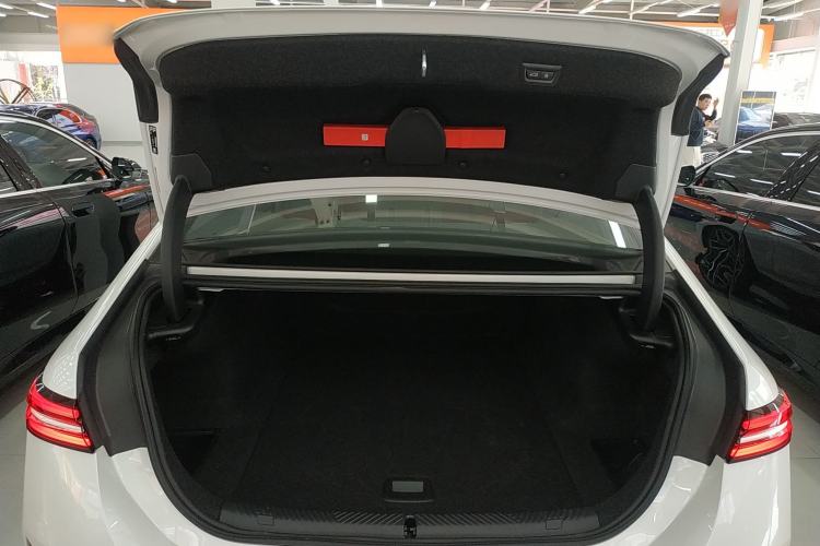 Used BMW i5 2025 eDrive 40L M Sport Package Trunk