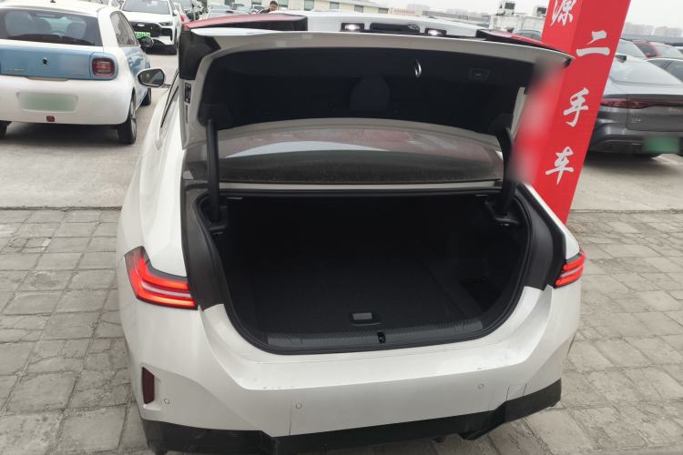 Used BMW i5 2025 eDrive 35L M Sport Package Trunk
