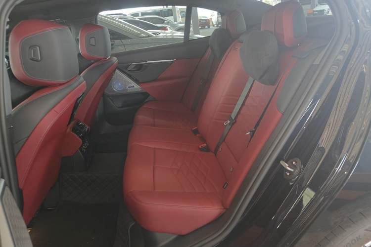 Used BMW i5 2026 Model, Facelifted eDrive 35L M Sport Package Left Rear Seat