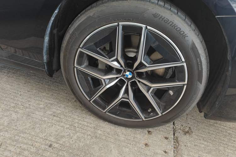 Used BMW i5 2026 Model, Facelifted eDrive 35L M Sport Package Right Front Wheel Hub