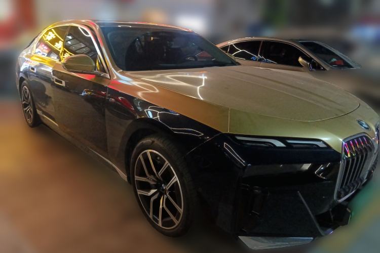 Used BMW i7 2023 eDrive50L Leading M Sport Package Front Right 45 Deg