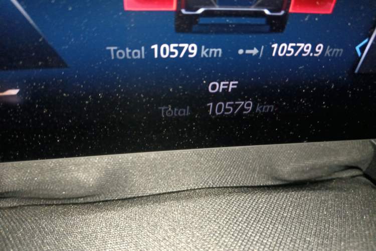 Used BMW i7 2023 eDrive50L Leading M Sport Package Odometer Close Up