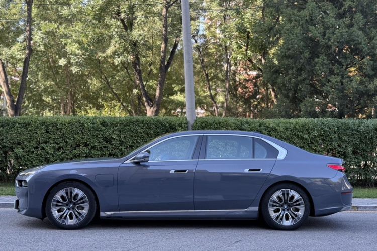 Used BMW i7 2023 eDrive50L Premium Luxury Package Exterior 2
