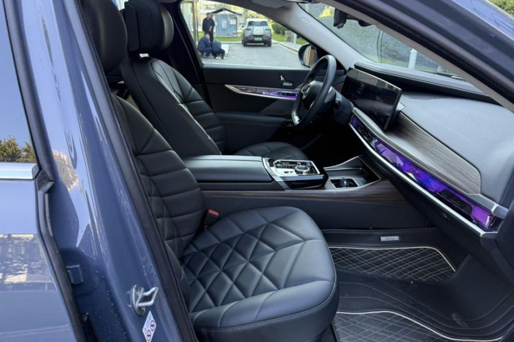 Used BMW i7 2023 eDrive50L Premium Luxury Package Interior 8