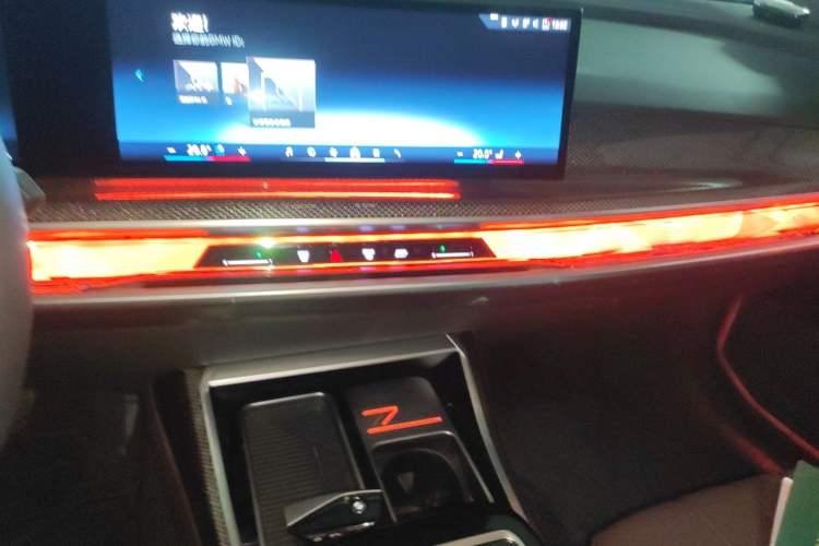 Used BMW i7 2023 xDrive60L Luxury Package Audio And AC Panel