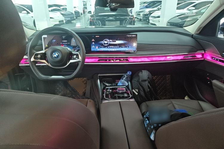 Used BMW i7 2023 eDrive50L Premium Luxury Package Center Console