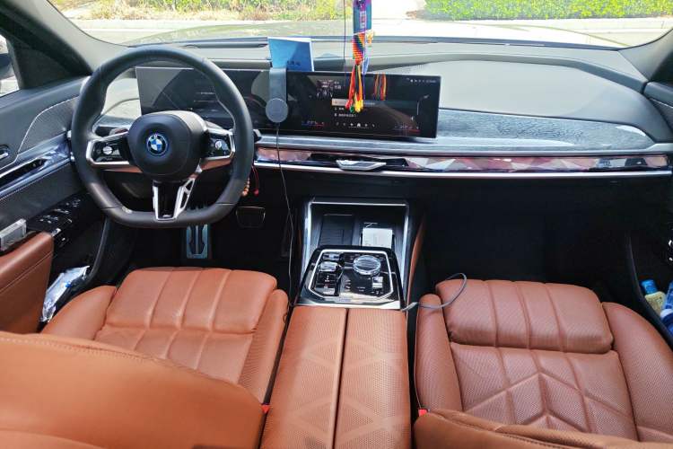 Used BMW i7 2023 eDrive50L Prestige M Sport Package Center Console