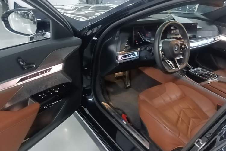 Used BMW i7 2023 eDrive50L Prestige M Sport Package Driver Seat