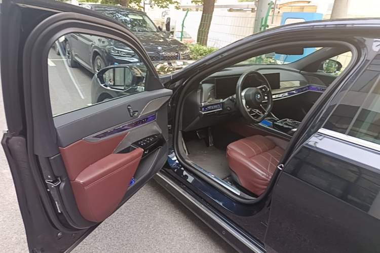 Used BMW i7 2023 eDrive50L Prestige M Sport Package Driver Seat