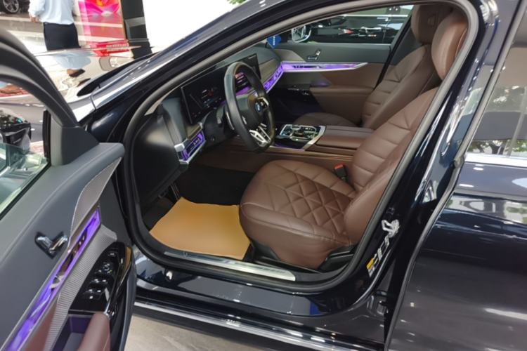 Used BMW i7 2023 eDrive50L Leading M Sport Package Driver Seat