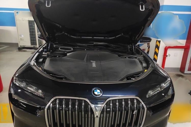 Used BMW i7 2023 xDrive60L Luxury Package Engine Bay