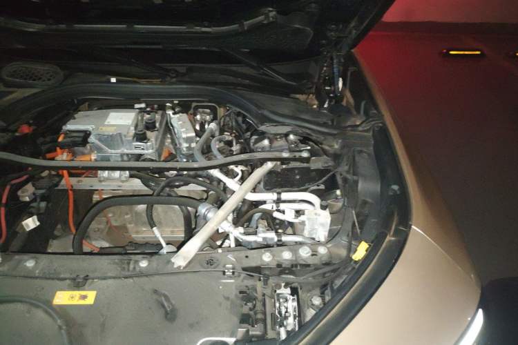 Used BMW i7 2023 eDrive50L Leading M Sport Package Engine Bay Left