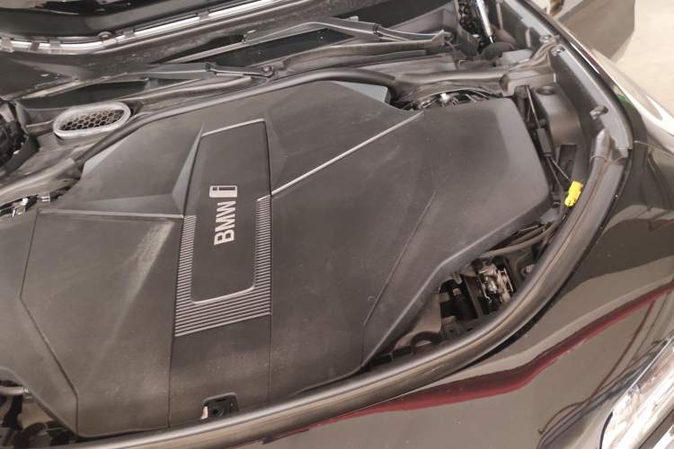 Used BMW i7 2023 xDrive60L Luxury Package Engine Bay Left