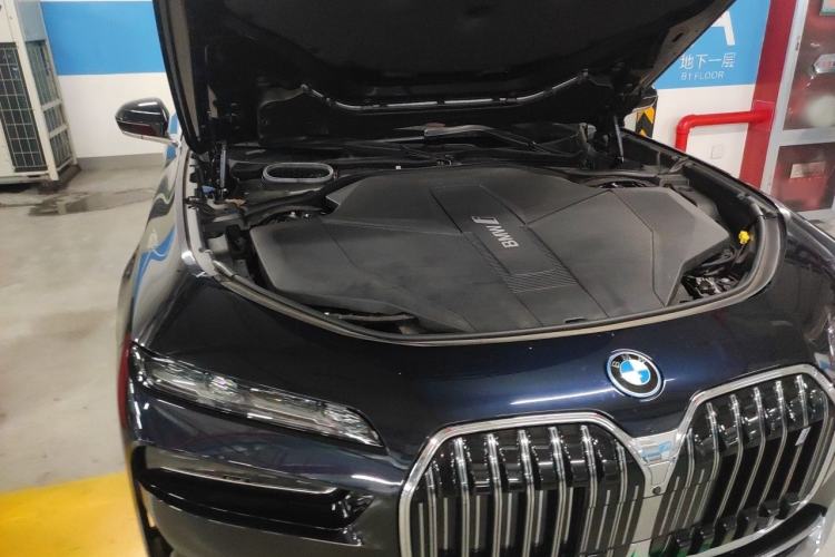 Used BMW i7 2023 xDrive60L Luxury Package Engine Bay Right