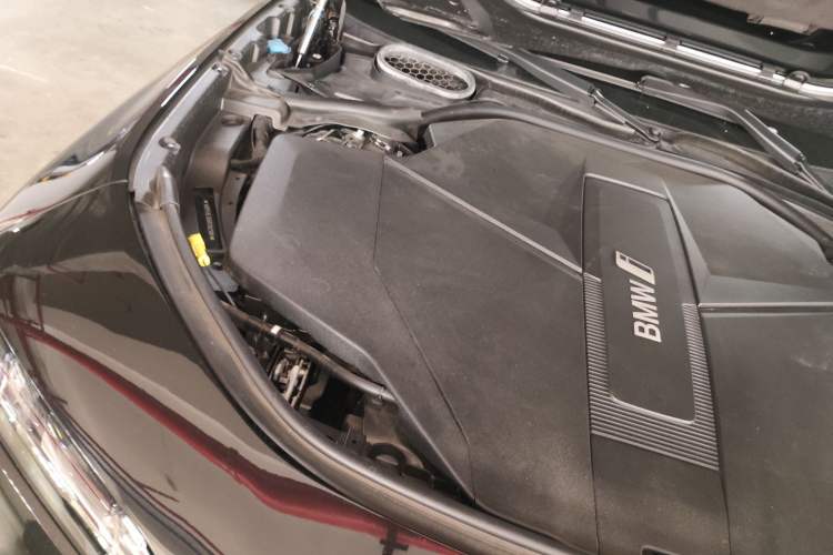 Used BMW i7 2023 xDrive60L Luxury Package Engine Bay Right