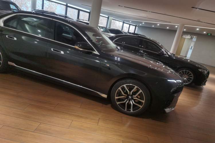 Used BMW i7 2023 eDrive50L Leading M Sport Package Exterior 2