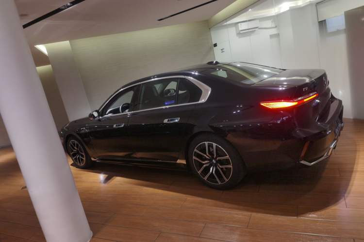 Used BMW i7 2023 eDrive50L Leading M Sport Package Exterior 3
