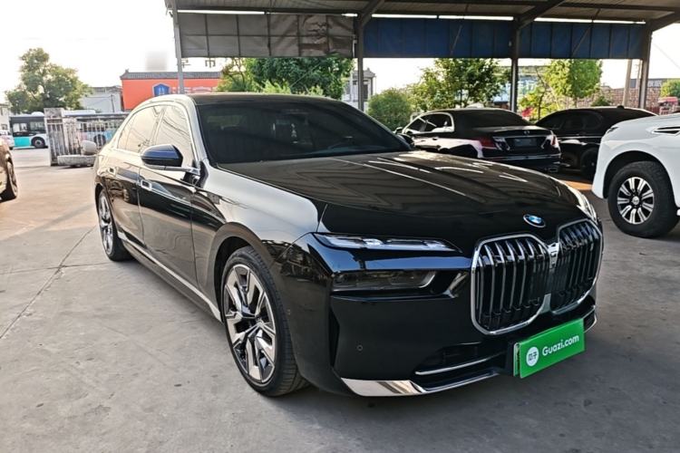 Used BMW i7 2023 eDrive50L Prestige Luxury Package Front Right 45 Deg