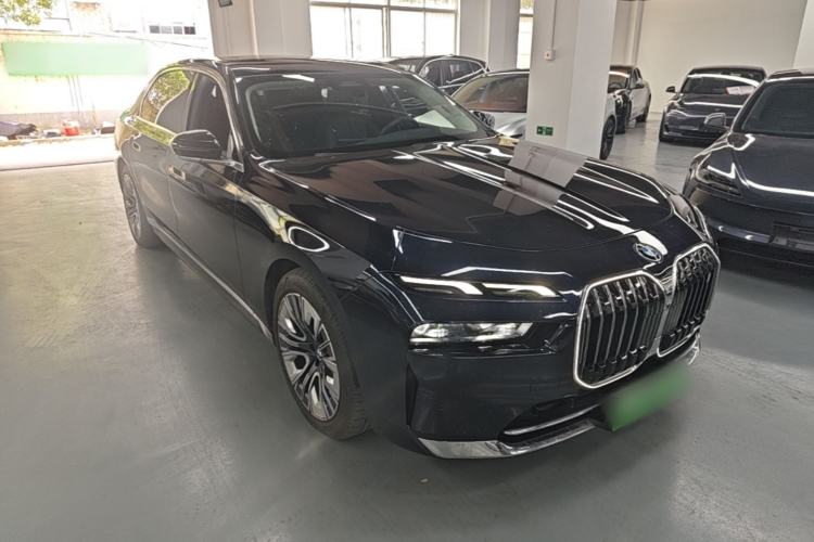 Used BMW i7 2023 eDrive50L Premium Luxury Package Front Right 45 Deg