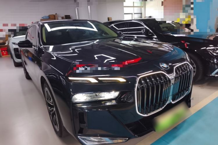 Used BMW i7 2023 eDrive50L Leading M Sport Package Front Right 45 Deg