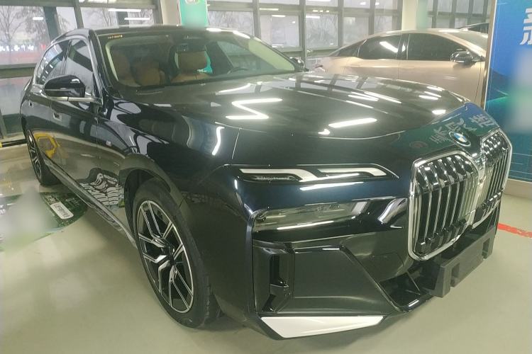 Used BMW i7 2023 eDrive50L Leading M Sport Package Front Right 45 Deg