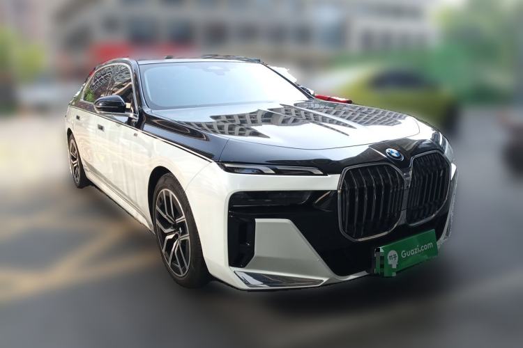 Used BMW i7 2023 eDrive50L Leading M Sport Package Front Right 45 Deg