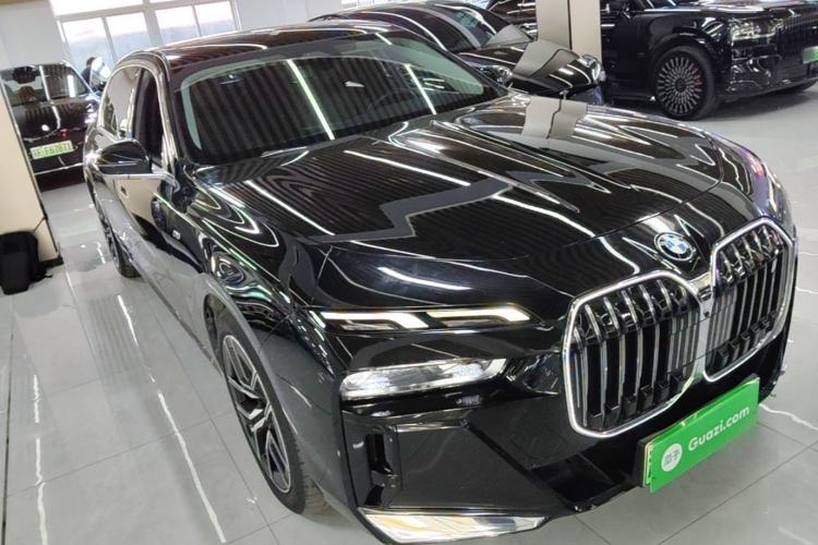 Used BMW i7 2023 eDrive50L Leading M Sport Package Front Right 45 Deg