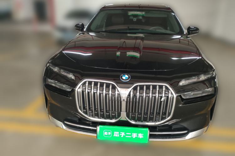 Used BMW i7 2023 xDrive60L Luxury Package Front