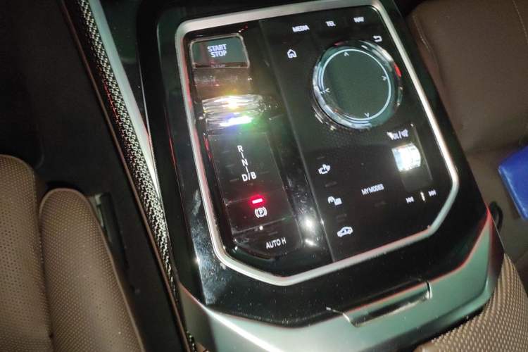 Used BMW i7 2023 xDrive60L Luxury Package Gear Lever
