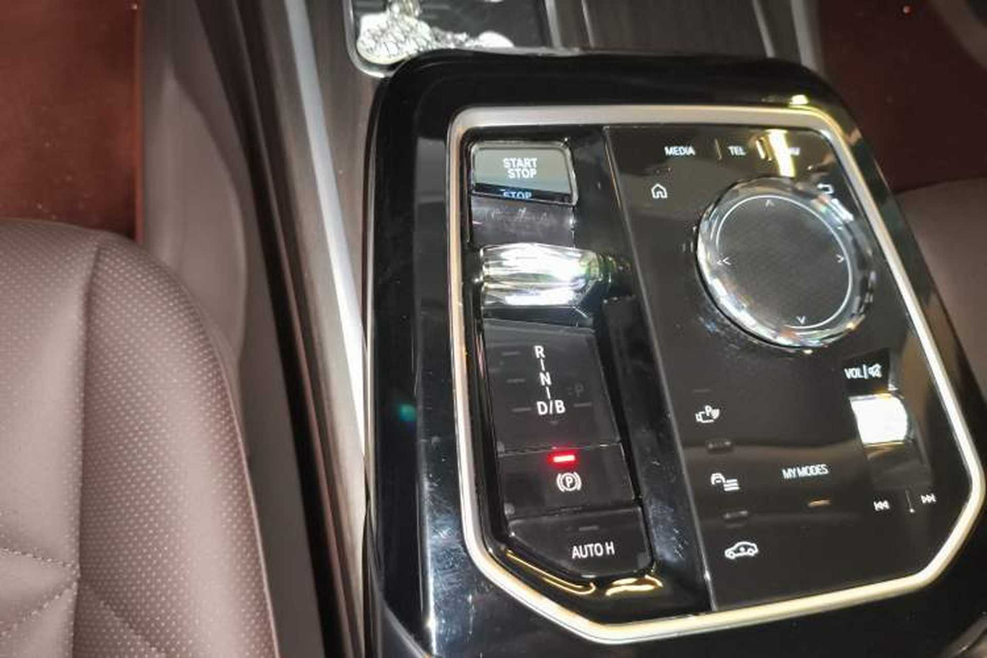 Used BMW i7 2023 eDrive50L Premium Luxury Package Gear Lever