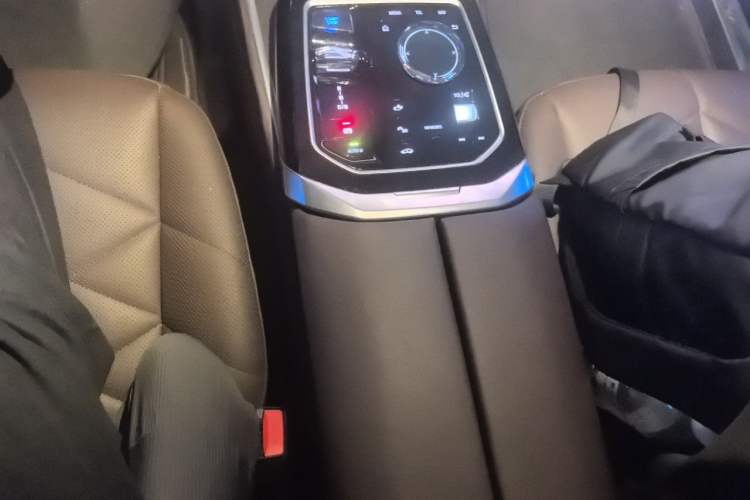 Used BMW i7 2023 eDrive50L Leading M Sport Package Gear Lever
