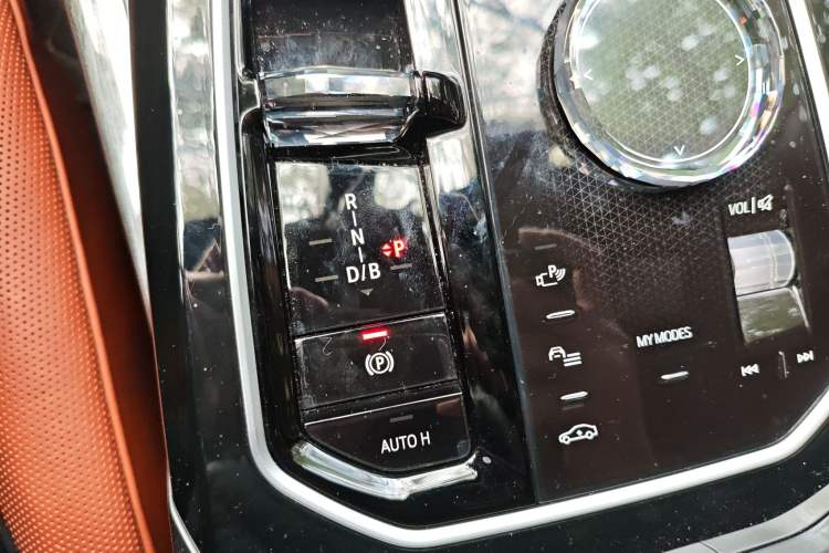 Used BMW i7 2023 eDrive50L Prestige M Sport Package Gear Lever