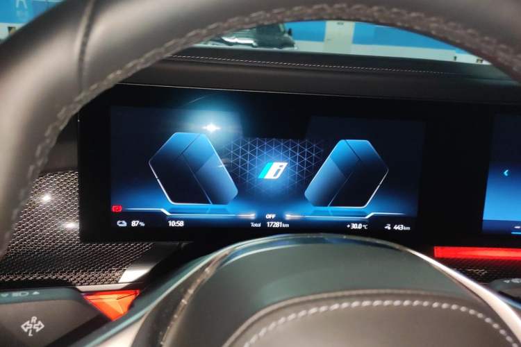 Used BMW i7 2023 xDrive60L Luxury Package Instrument Cluster