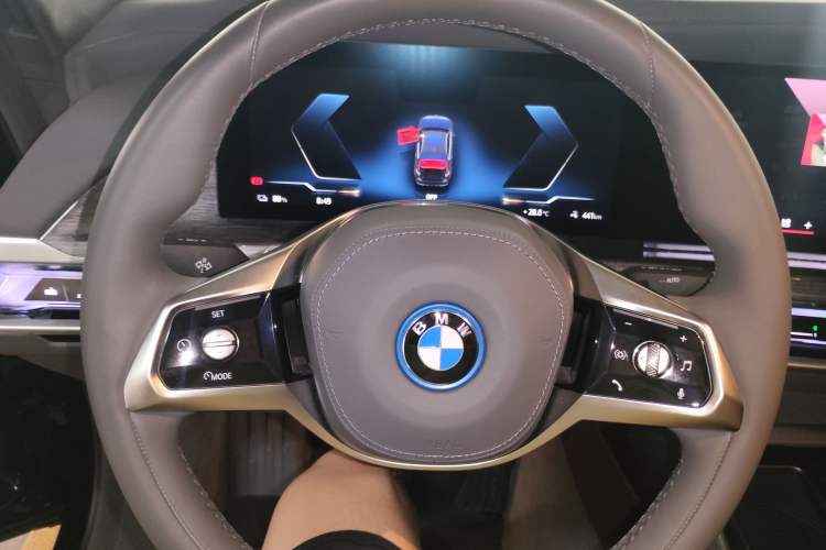Used BMW i7 2023 xDrive60L Luxury Package Instrument Cluster