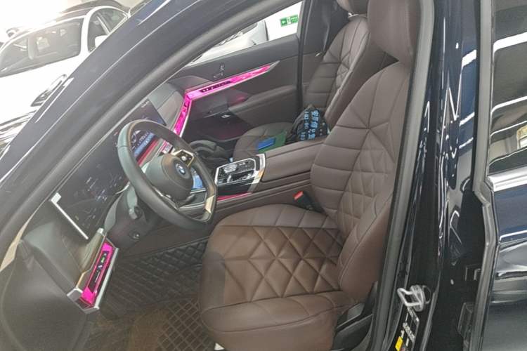 Used BMW i7 2023 eDrive50L Premium Luxury Package Left Front Seat