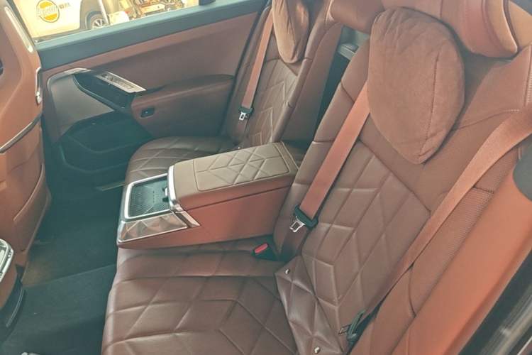 Used BMW i7 2023 eDrive50L Prestige Luxury Package Left Rear Seat