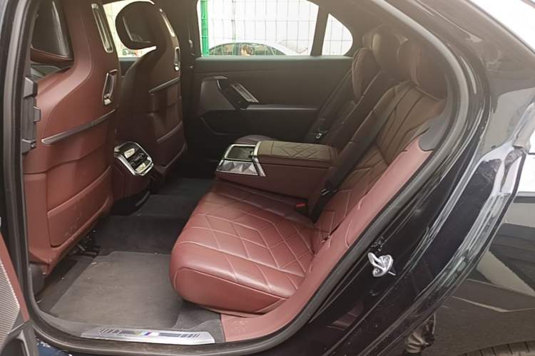 Used BMW i7 2023 eDrive50L Prestige M Sport Package Left Rear Seat