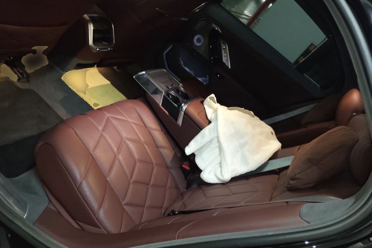 Used BMW i7 2023 xDrive60L Luxury Package Left Rear Seat