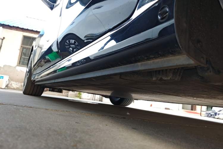 Used BMW i7 2023 eDrive50L Prestige Luxury Package Left Side Sill