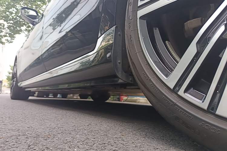 Used BMW i7 2023 eDrive50L Prestige M Sport Package Left Side Sill