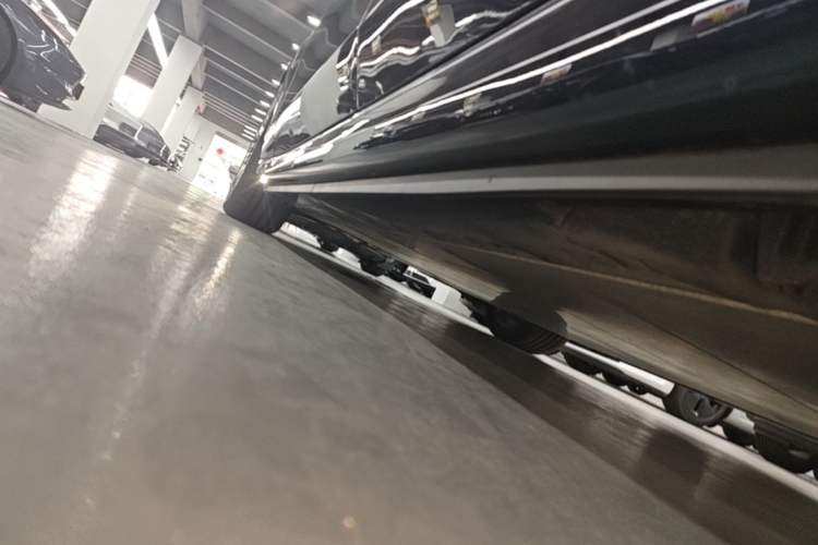Used BMW i7 2023 eDrive50L Premium Luxury Package Left Side Sill