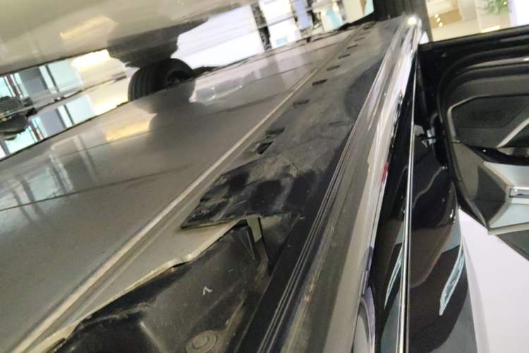 Used BMW i7 2023 eDrive50L Leading M Sport Package Left Side Sill
